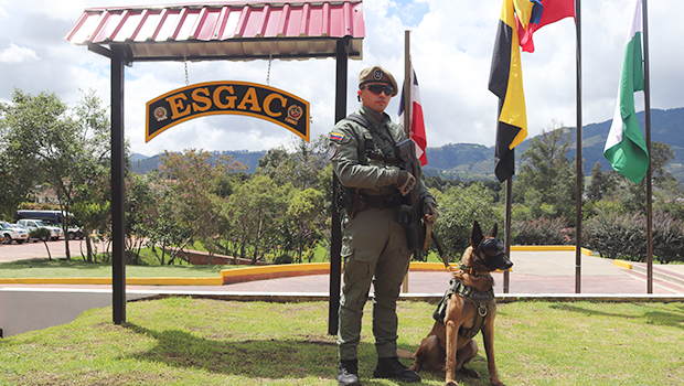 Gu&iacute;a canino uniformado de grupos operativos son las siglas de la unidad ESGAC