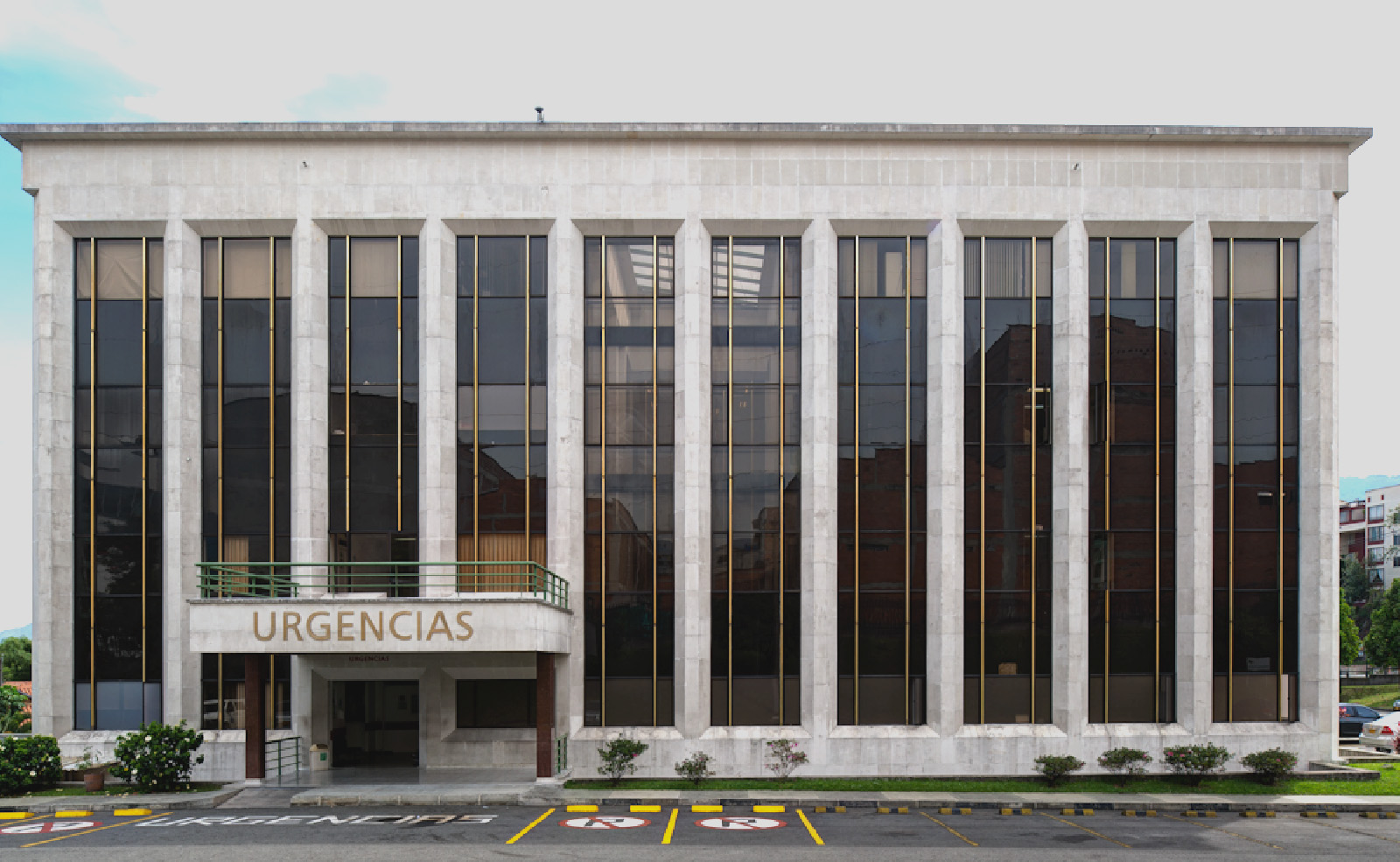 fachada_letrero_urgencias