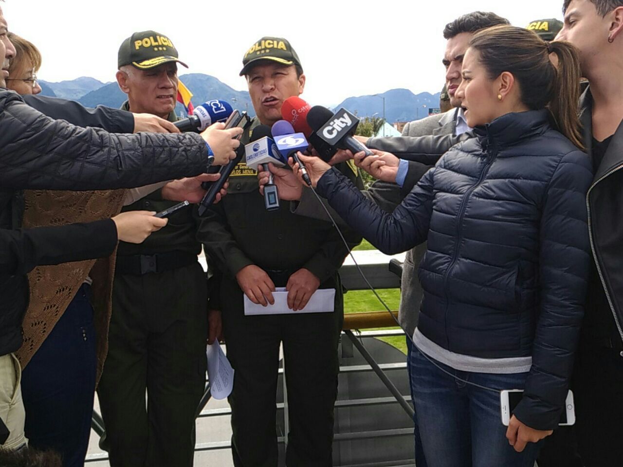 fotografía durante la rueda de prensa ofrecida por el señor MG. Mena