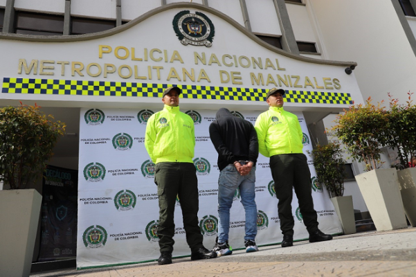 Capturado por porte de estupefacientes  Capturado por porte de estupefacientes