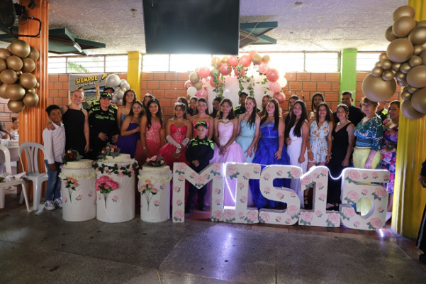 Trabajando por comunidad Trabajando por comunidad