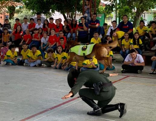 Grupo de Carabineros y Guías Caninos