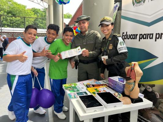 Policía Metropolitana de Neiva llegaron hasta el Colegio San Miguel Arcángel