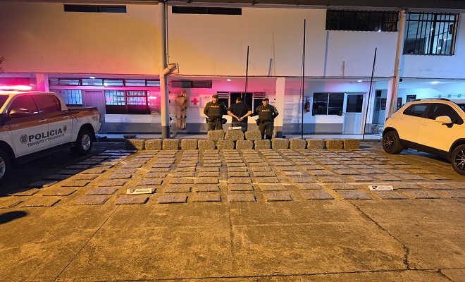 Dos Polic&iacute;as incautan 240 kilos de marihuana y un capturado