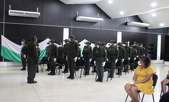 auxiliares jurando bandera