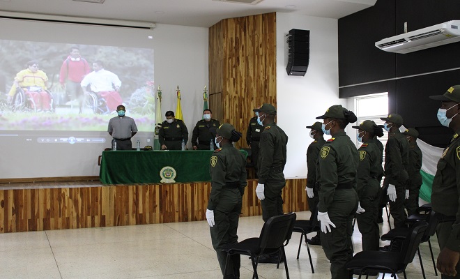 auxiliares jurando bandera