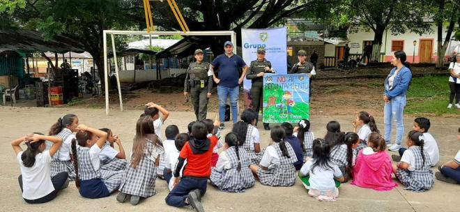 Policía de infancia contra el reclutamiento infantil