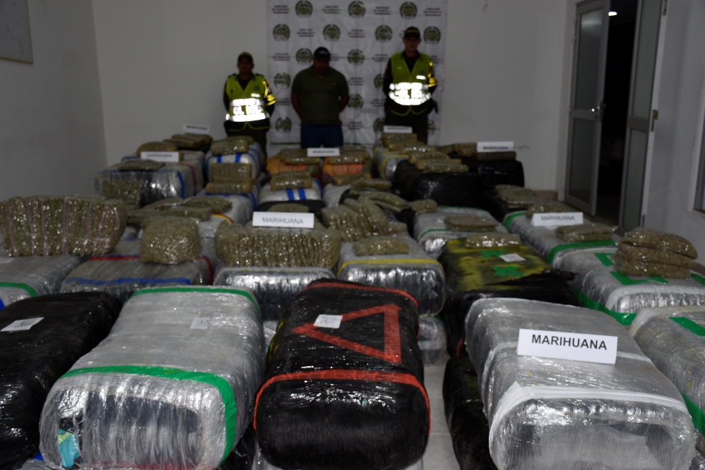 Descubrimos más de tres 3.525.100 dosis de marihuana en harina de trigo  3 toneladas de alucinogenos fueron incautadas en vías de Risaralda