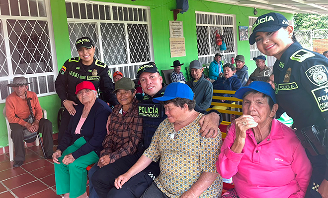 Personal de la Estación de Policía Suaita liderando jornada de integración y acompañamiento dirigida a los adultos mayores