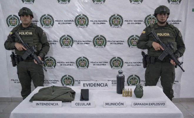 Elementos incautados al aprehendido, granda de fragmentaci&oacute;n, munici&oacute;n