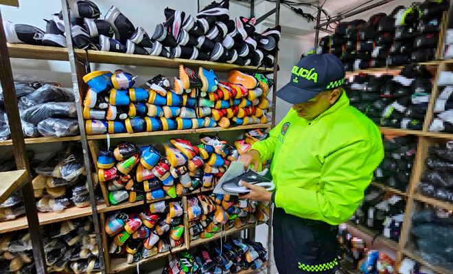 Dirección de Gestión de Policía Fiscal y Aduanera. Diligencias de registro y allanamiento en bodegas, se hallaron 1.174 botellas de licor adulterado.