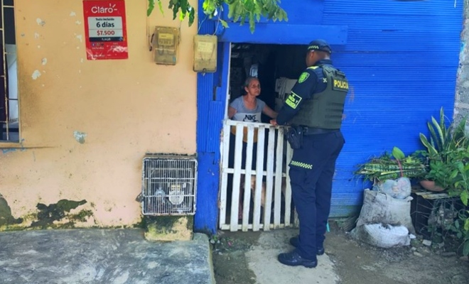 Con una presencia cercana y preventiva continuamos fortaleciendo el acompañamiento a las familias de la ciudad, llevando orientación y rutas de protección directamente a los hogares.