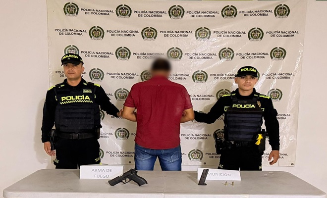Dos policías y una persona capturada por el delito de fabricación, tráfico, porte o tenencia de armas de fuego