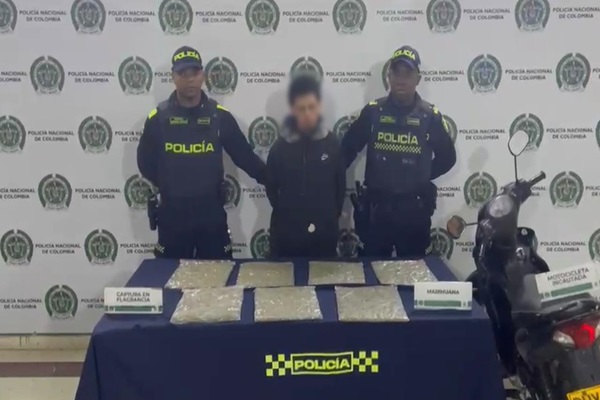 Capturado un hombre con marihuana y moto recuperada en backing con dos policías