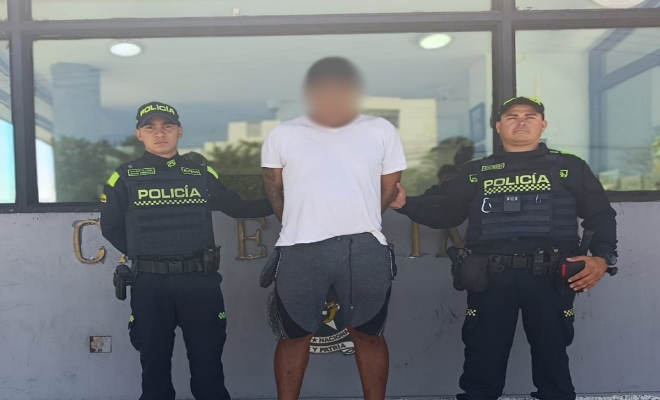 Dos polic&iacute;as, un capturado