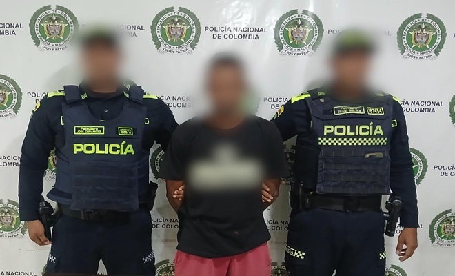 Dos policías y un ciudadano capturado