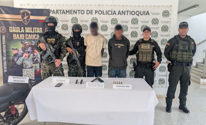 Policía y Ejército custodian capturados y armamento