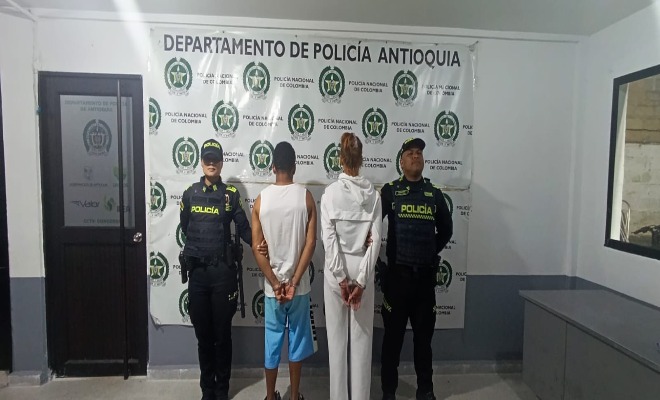 Policías custodian dos capturados