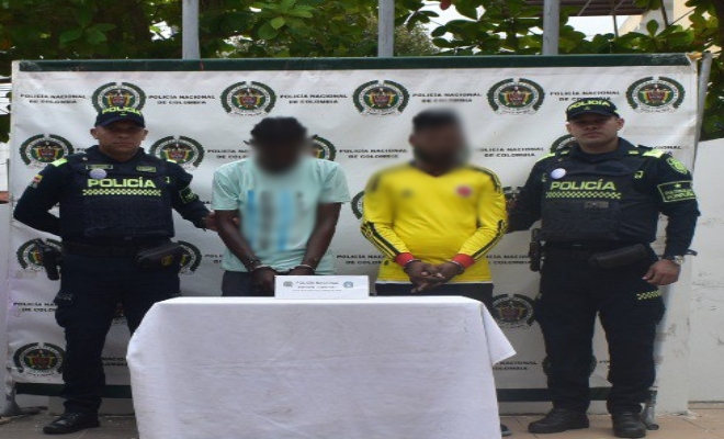 Dos polic&iacute;as, dos capturado 