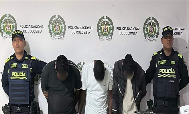 Dos polic&iacute;as, y tres capturados por porte ilegal de armas de fuego