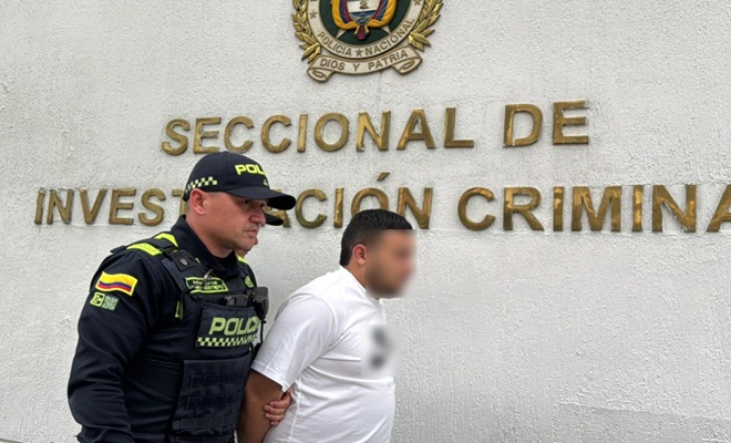 Un policía y un capturado  