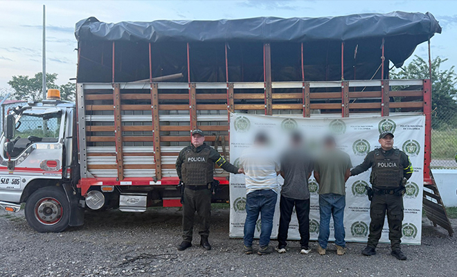 Captura en flagrancia de tres personas y la incautación de 1.525 galones de hidrocarburo tipo gasolina