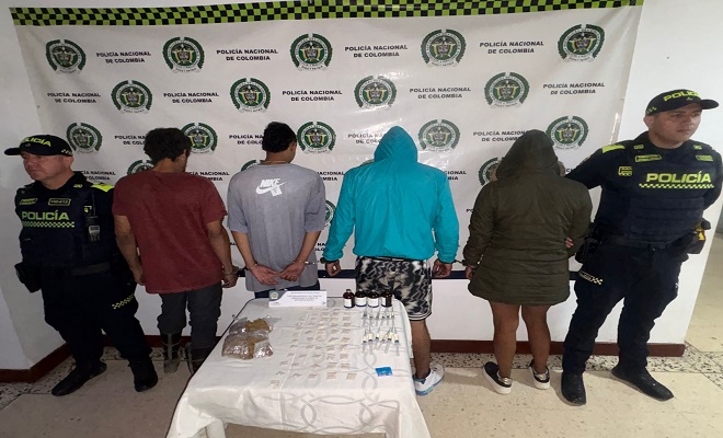 Dos miembros de la Polic&iacute;a con cuatro capturados por el delito de tr&aacute;fico de estupefacientes 