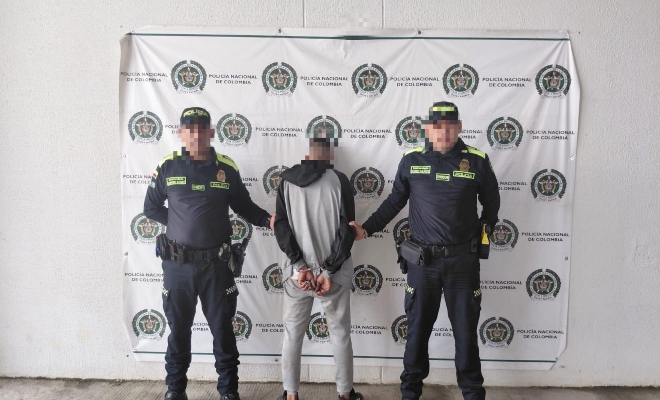 dos uniformados con una persona capturada delito de lesiones personales en el sector del Dorado