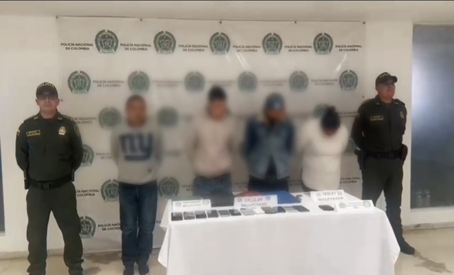 Dos Policías, y en medio de la captura cuatro capturados y elementos recuperados 