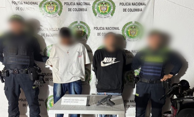 Dos capturados y dos funcionarios
