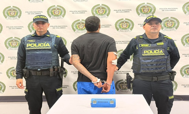 Dos policías, un capturado por homicidio