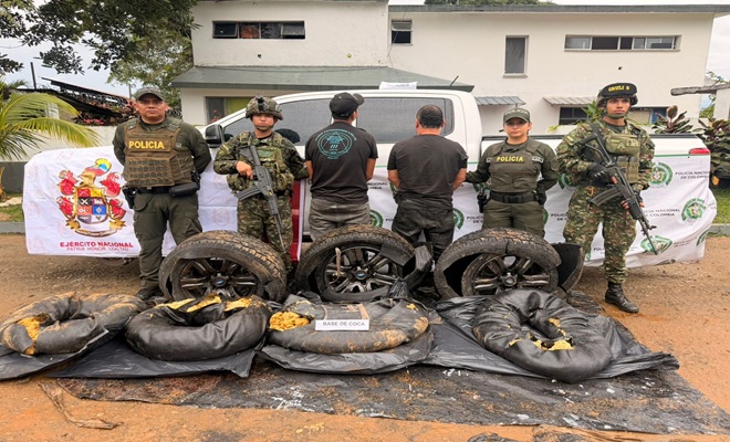 Dos capturados, 223 kilos de base de coca, un vehículo, dos policías y dos uniformados del Ejército 