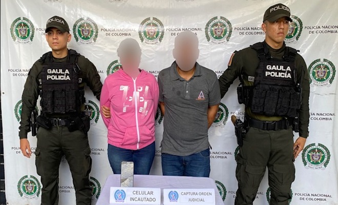 Dos capturados custodiados por dos polic&iacute;as