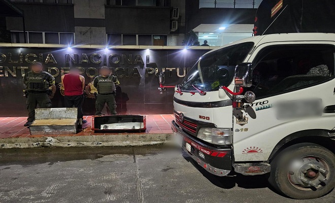 Capturado junto a dos policías y el vehículo incautado en el que transportaban alucinógenos