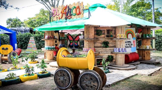 Estructura final de El Arca elaborada con reciclaje.