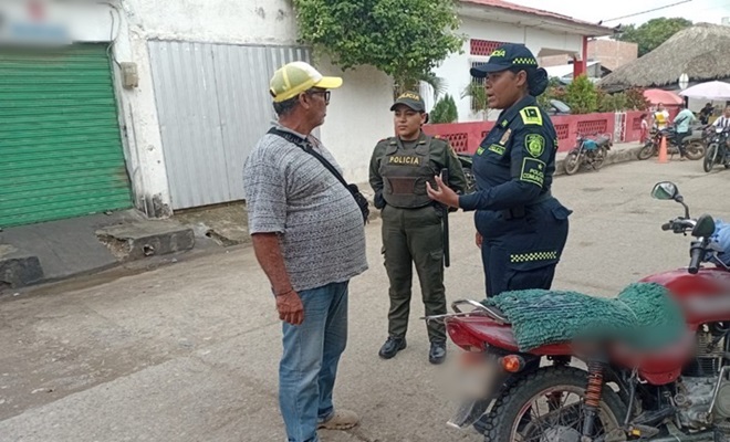 Polic&iacute;as con la comunidad