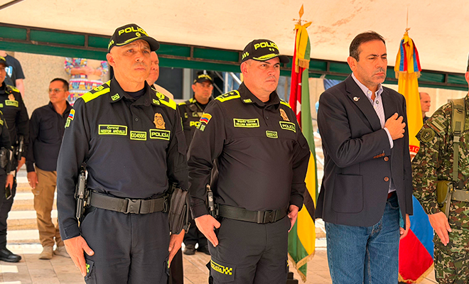 Acto de inicio protocolario de las autoridades gubernamentales, municipales y de policía