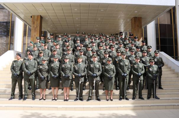 Foto oficial de los uniformados que salieron a comisi&oacute;n al exterior