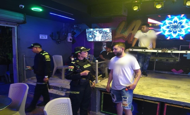 uniformados en plan control de establecimiento