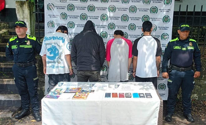 Policías en Backin institucional con 04 capturados