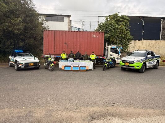 cuatro polic&iacute;as, un capturado y 969 frascos de ketamina incautados     