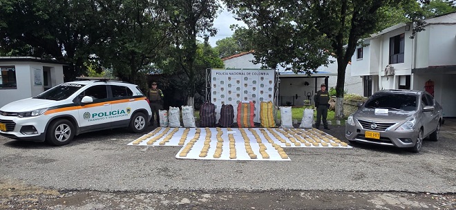 Incautación de estupefaciente en vehículo hurtado Incautación de estupefaciente en vehículo hurtado