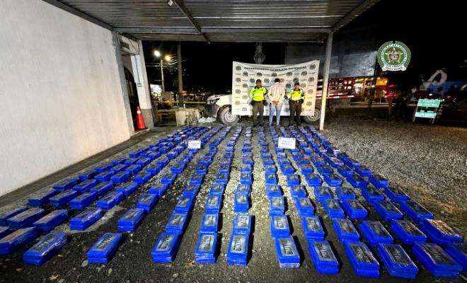 Capturado con 448 paquetes de coca&iacute;na ocultos en camioneta en v&iacute;as de Antioquia
