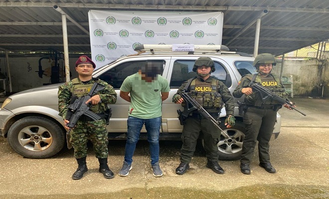 Capturado un ciudadano que se movilizaba en una camioneta avaluada en más de $85.000.000, la cual estaba solicitada por la Fiscalía 37 Local Unidad de Intervención Temprana de Valledupar por el delito de hurto. Capturado un ciudadano que se movilizaba en una camioneta avaluada en más de $85.000.000, la cual estaba solicitada por la Fiscalía 37 Local Unidad de Intervención Temprana de Valledupar por el delito de hurto.
