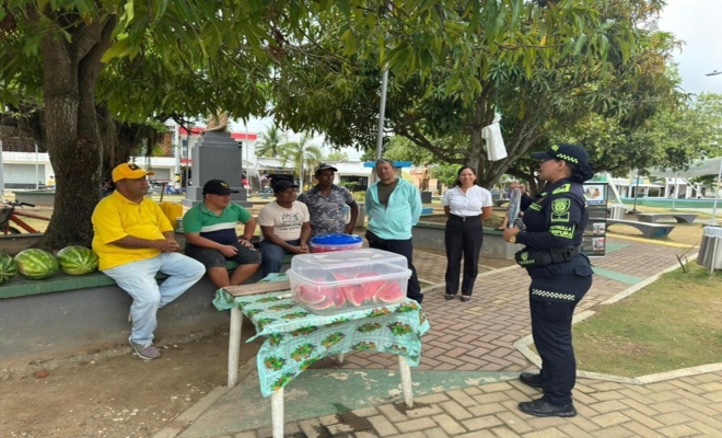 Polic&iacute;a dialogando con la comunidad