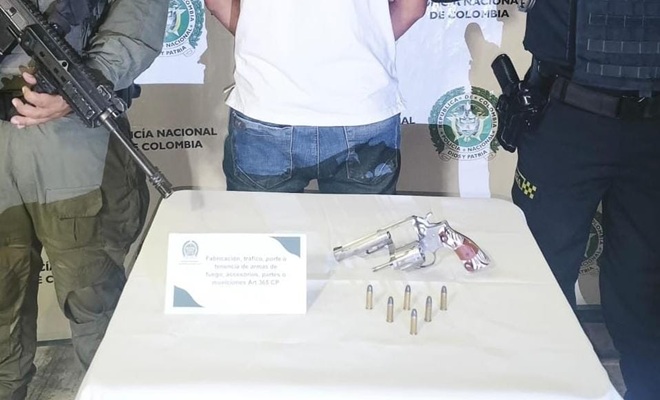 Arma de fuego y munici&oacute;n ilegal incautados 