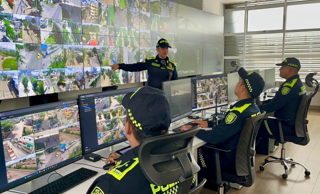 Con más de dos décadas de trayectoria en la Policía Nacional, la intendente jefe ha construido un camino marcado por la disciplina, el compromiso con la comunidad y la formación de nuevas generaciones, sin dejar de lado su papel como madre y el valor de su familia.