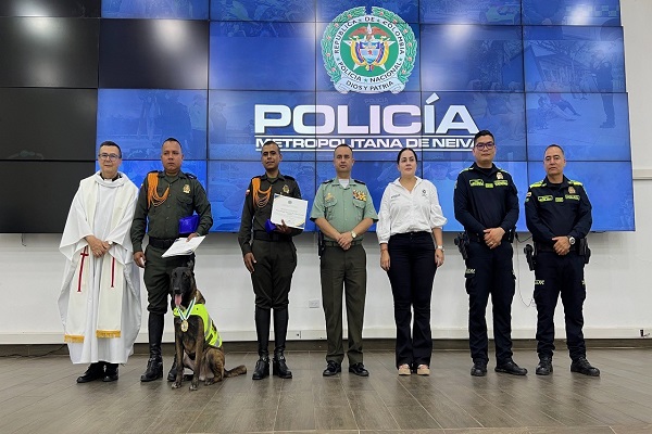 Cinco policías, canino Odhil, un sacerdote, funcionaria de la alcaldía 