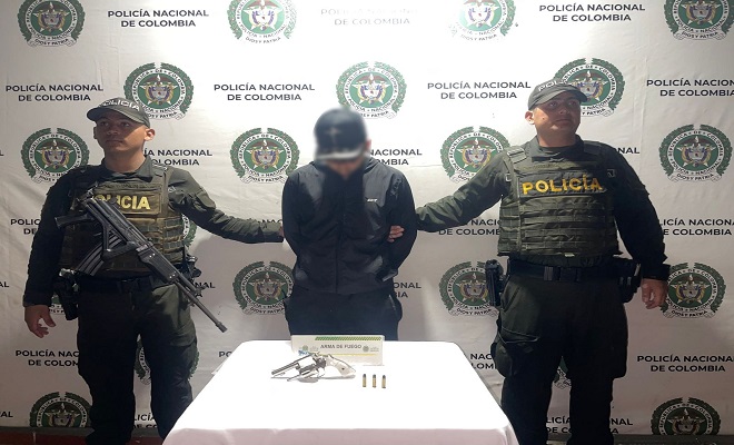 Capturado presunto integrante de 'Los Mexicanos' por porte ilegal de arma de fuego.