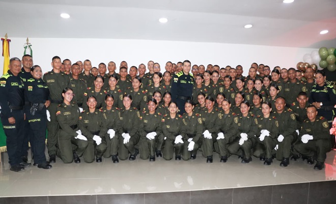 Auxiliares de polic&iacute;a quienes juraron bandera en Monter&iacute;a